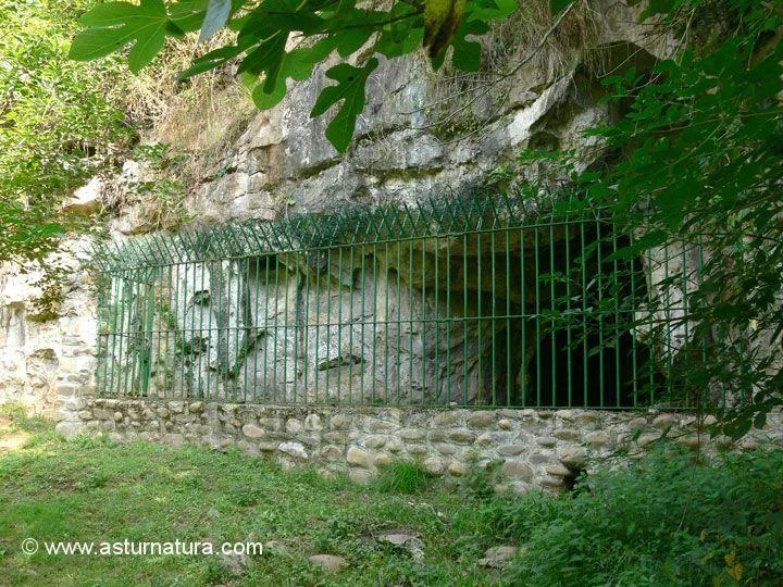 Cueva de La Lluera