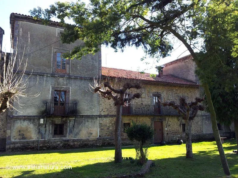 Palacio de los Sierra de Llamas del Mouro