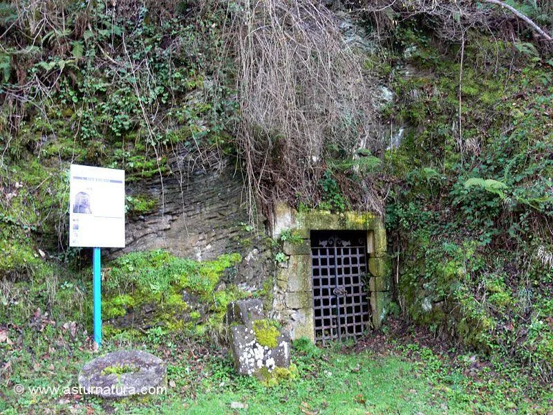 Ermita rupestre de Cambarco