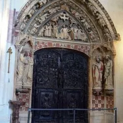 Puerta del Claustro alto 77