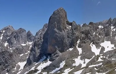 Picos y montañas